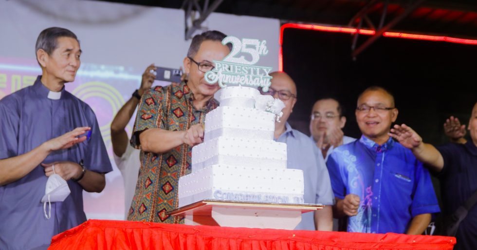 “Saya menjadi seorang paderi kerana berkat Tuhan yang sungguh indah” – Fr Simon Kontou