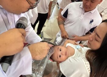 Berita bergambar: 24 bayi menerima Sakramen Pembaptisan