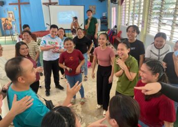 Penghantaran Salib Belia dan Ikon Bonda ke Chapel St Petrus Sungai Manila