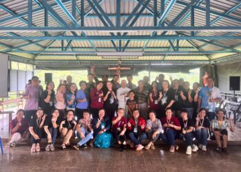 ‘Bersinarlah, Jadilah Cahaya untuk dilihat oleh Semua’