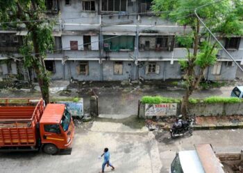 How does space communicate?