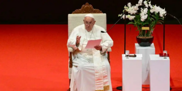 Pope in Singapore: Migrant workers need ‘a fair wage’