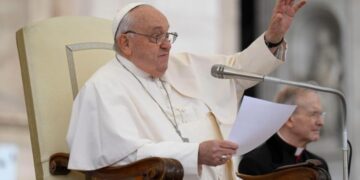Pope at Audience: Faith frees us from thinking everything ends here