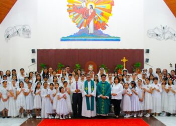 163 terima Komuni Suci Pertama