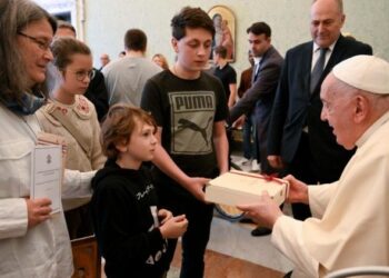 Pope to volunteers and homeless: ‘We are all givers and receivers’