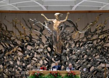 Communicators called to be ‘tidal wave of change for the good’