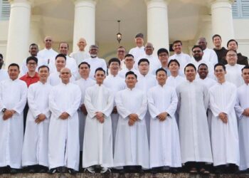 College General welcomes 22 seminarians