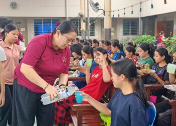 亞庇聖心堂華牧委員會探訪九魯女生宿舍