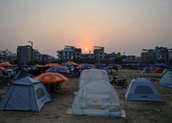 Myanmar quake death toll nears 3,000 as rescuers race against time