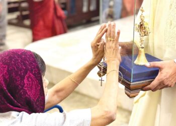 Relic of St Anthony draws thousands to KL