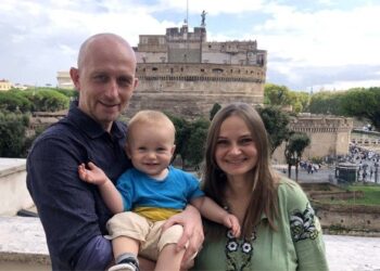 STORY: A newborn, a husband at the front, and volunteer work: being a woman in Ukraine today