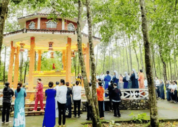 Vietnamese Catholics honor martyrs with love and prayer