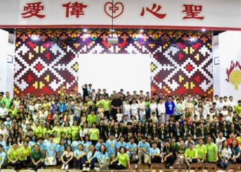 亞庇聖心座堂華語主日學結業典禮中送別本堂神父