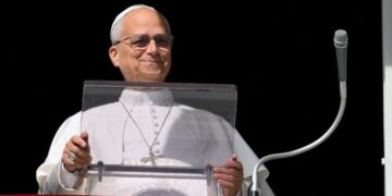 Pope at Angelus: Remembering the dead brings hope to the future