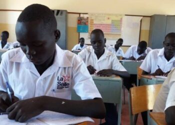 Pope urges educators in Africa to support youth seeking a better future