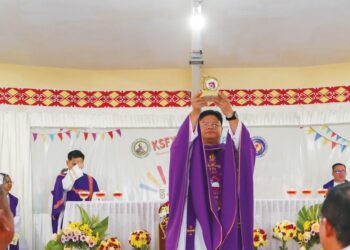 Umat hormati relik kelas pertama Sto Francis Xavier