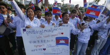 Cambodian youth lead march for peace, demand ceasefire