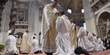 Pope calls for more collegiality in letter on priestly ministry