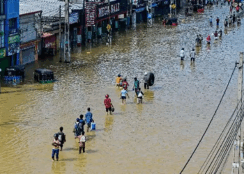 Militaries come to aid of Asia flood victims, toll nears 1,000