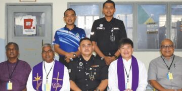 Paderi beri pelayanan sakramen ke sebelas pusat penjara