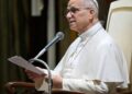 Pope: Avoid both naiveté and ‘prophets of doom’