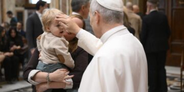 Pope thanks Vatican staff for their discreet and valuable service