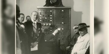 Happy birthday, Vatican Radio: 95 years of serving the Pope