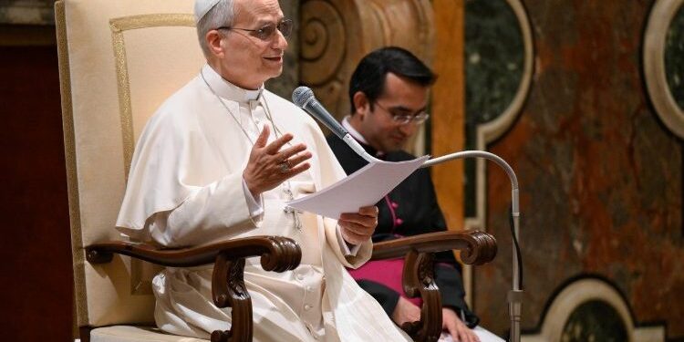 Bapa Suci: Maklumat tidak boleh menjadi propaganda, terutama di tengah  perang