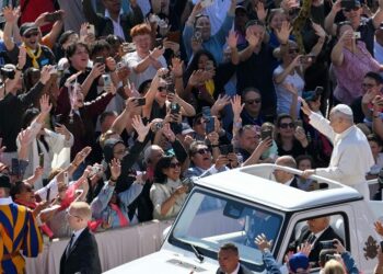 Pope at Audience: Africa journey was a message of peace in times of war