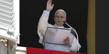 Pope at Regina Caeli urges Christians to give voice to hope stifled by violence