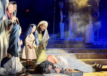 Centuries-old Holy Week tradition brings Filipino youth back to Church