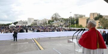 Pope in Algeria: ‘Future belongs to men and women of peace’