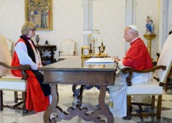Pope: Anglicans and Catholics must continue working to overcome differences
