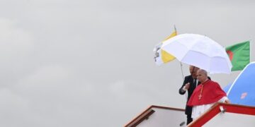 Pope on board plane to Algeria: ‘I am not a politician, I speak of the Gospel’