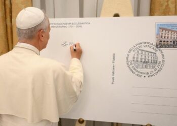 Pope: Pontifical diplomacy at the service of peace, truth and justice