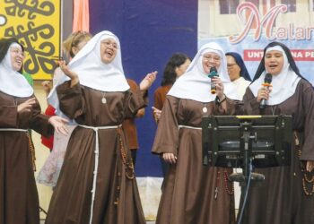 Nyanyian paderi, religius meriahkan usaha dana Poor Clare
