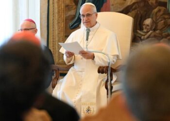 Pope: Catholic communities must evangelize youth amid spiritual poverty
