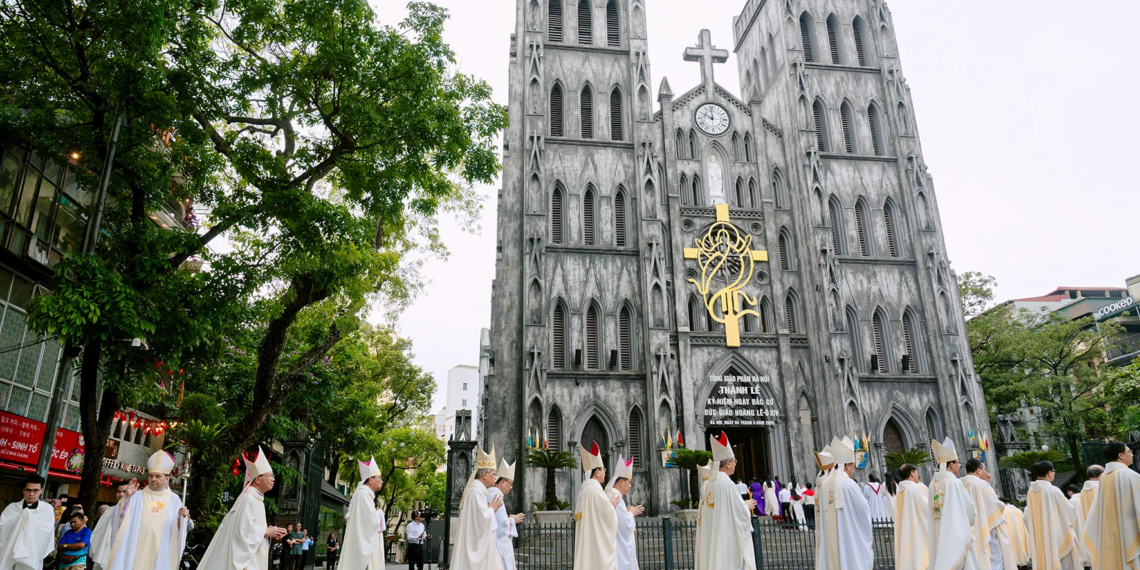 Vietnamese Catholics mark first anniversary of Pope Leo XIV’s papacy with prayers for peace