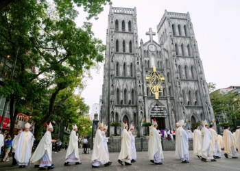 Vietnamese Catholics mark first anniversary of Pope Leo XIV’s papacy with prayers for peace