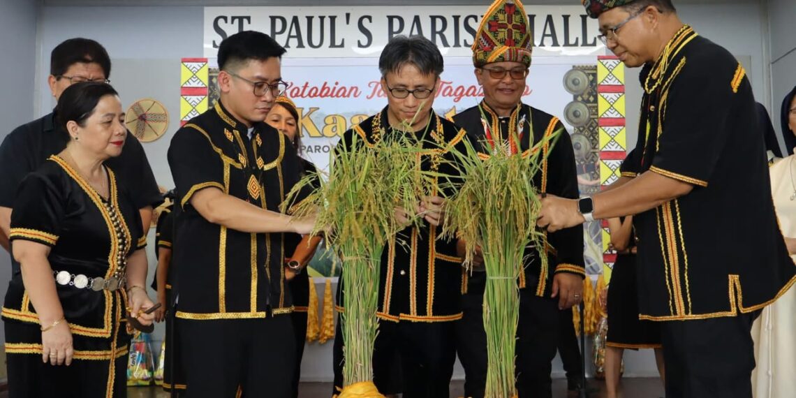 Kaamatan peringkat Paroki St Paul Dontozidon meriah