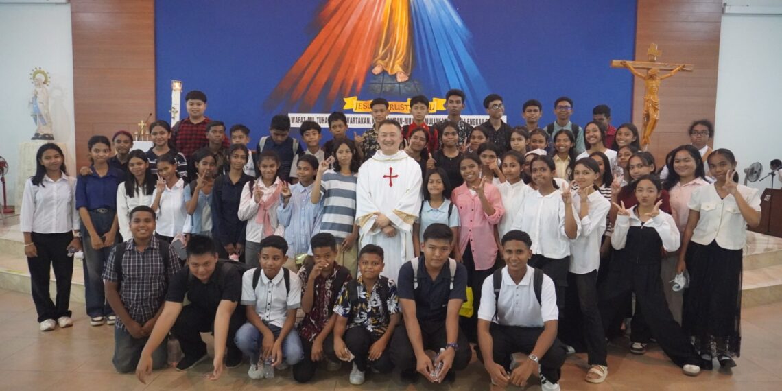 400 pelajar Sekolah Indonesia Kota Kinabalu merayakan Misa Paskah