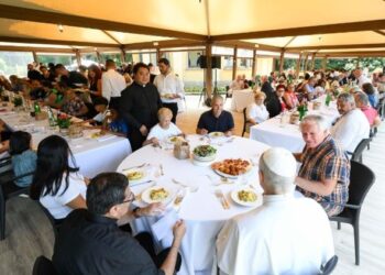 Pope to have lunch with 200 poor people from Rome in Castel Gandolfo