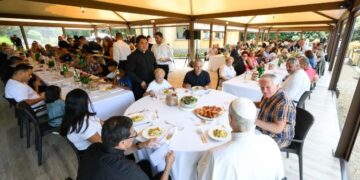 Pope to have lunch with 200 poor people from Rome in Castel Gandolfo