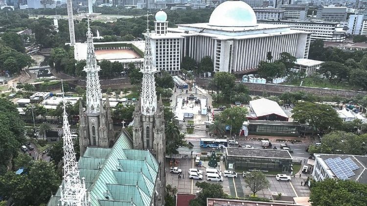 Pope to Asia’s Church: Be builders of communion