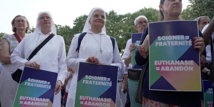 French Bishops voice concern over end-of-life law, weigh legal options