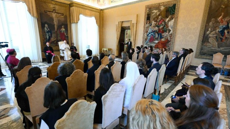 Pope: Church must help broken families heal from drug abuse