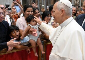 Pope at Audience: Prayer is an act of hope