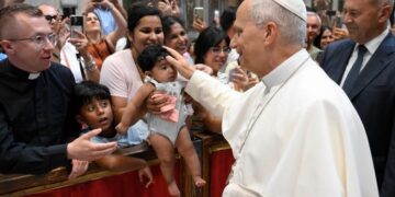 Pope at Audience: Prayer is an act of hope