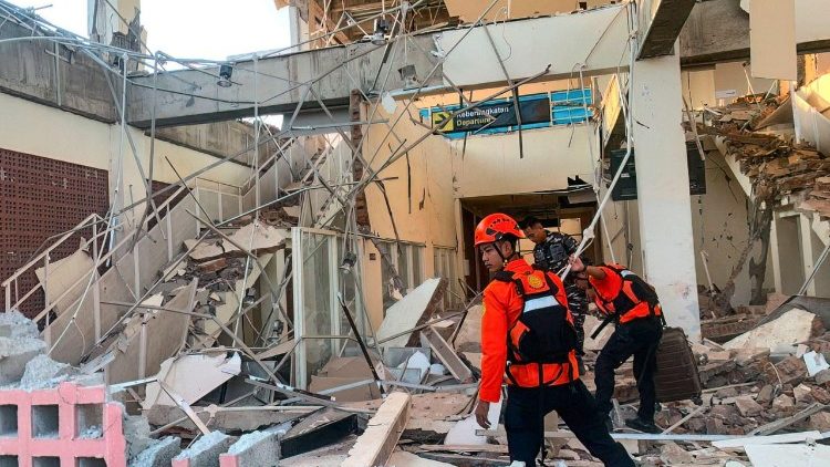 Caritas Indonesia mobilizes in response to Flores earthquake