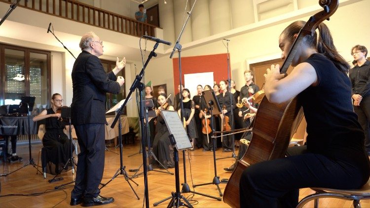 Salzburg Youth Orchestra performs with Mozart’s violins in the Vatican